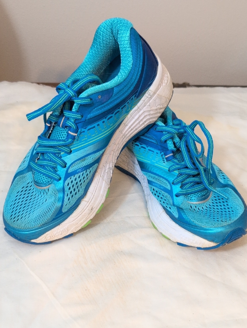 Saucony Women's Teal & Aqua Running Sneakers